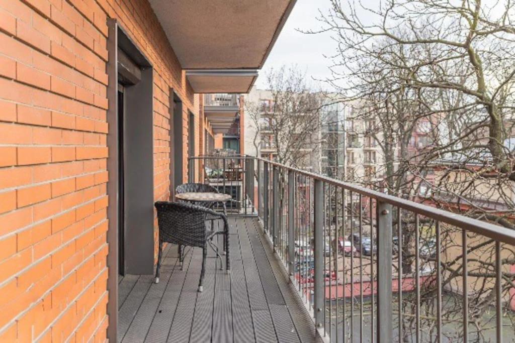 Uroczy Apartament - Angel City Krasków Exterior foto
